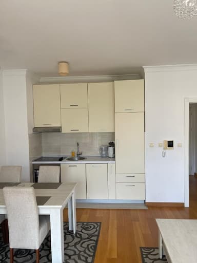 Аренда квартиры в Тивате - 700 EUR, 1 комната, 56 м² у моря