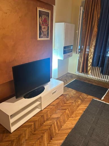 Сдается уютная двухуровневая квартира с паркингом в центре Белграда за 700€