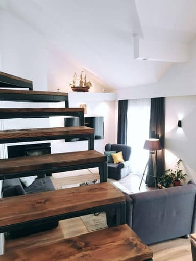 Сдается пентхаус в Тивате с панорамным видом за 2300 EUR в месяц