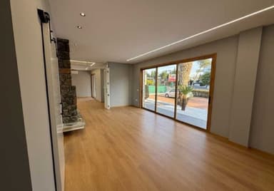 Аренда современного офиса в Лимасоле за 10,000 с пространством 296 м²