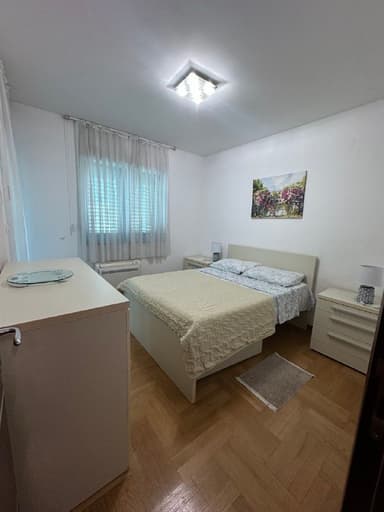 Квартира с 2 спальнями в центре Будвы - 1000 евро в месяц