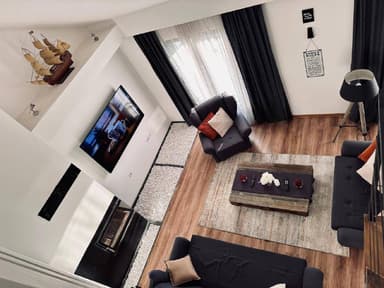 Аренда двухуровневой квартиры в Тивате, 2300 EUR с видом на море